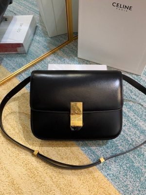 Celine  Classic Box calfskin Shoulder Bag