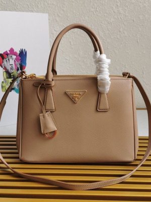 Medium Prada Galleria Saffiano leather bag