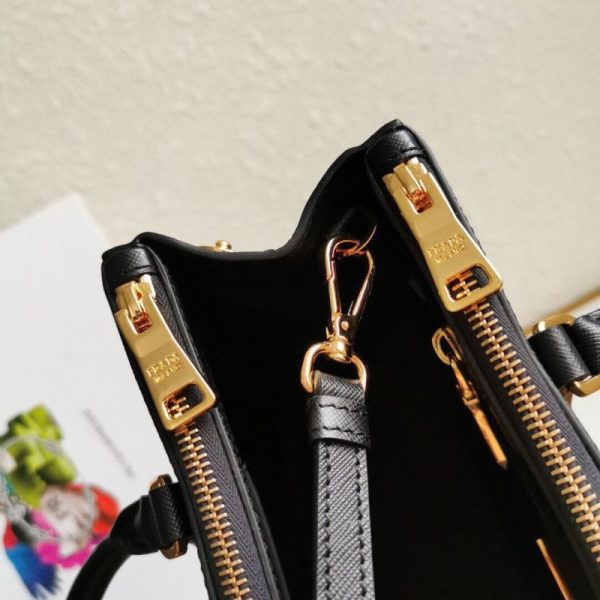 Medium Prada Galleria Saffiano leather bag