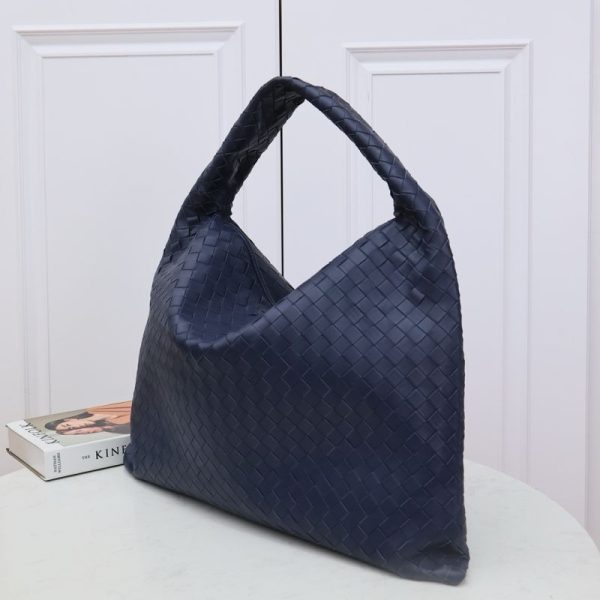 Bottega Veneta Large Hop Shoulder Bag-Navy blue