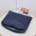 Bottega Veneta Large Hop Shoulder Bag-Navy blue