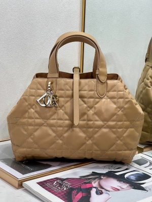 Medium Dior Toujours Bag