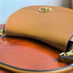 Garavani Ohval Medium soulder bag in Nappa leather