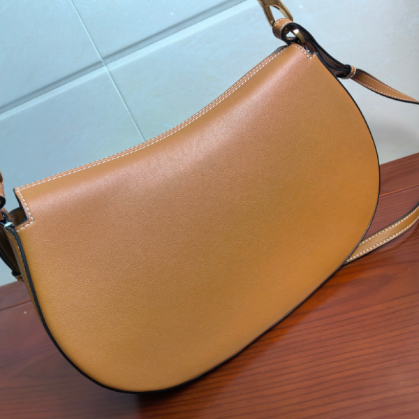 Garavani Ohval Medium soulder bag in Nappa leather